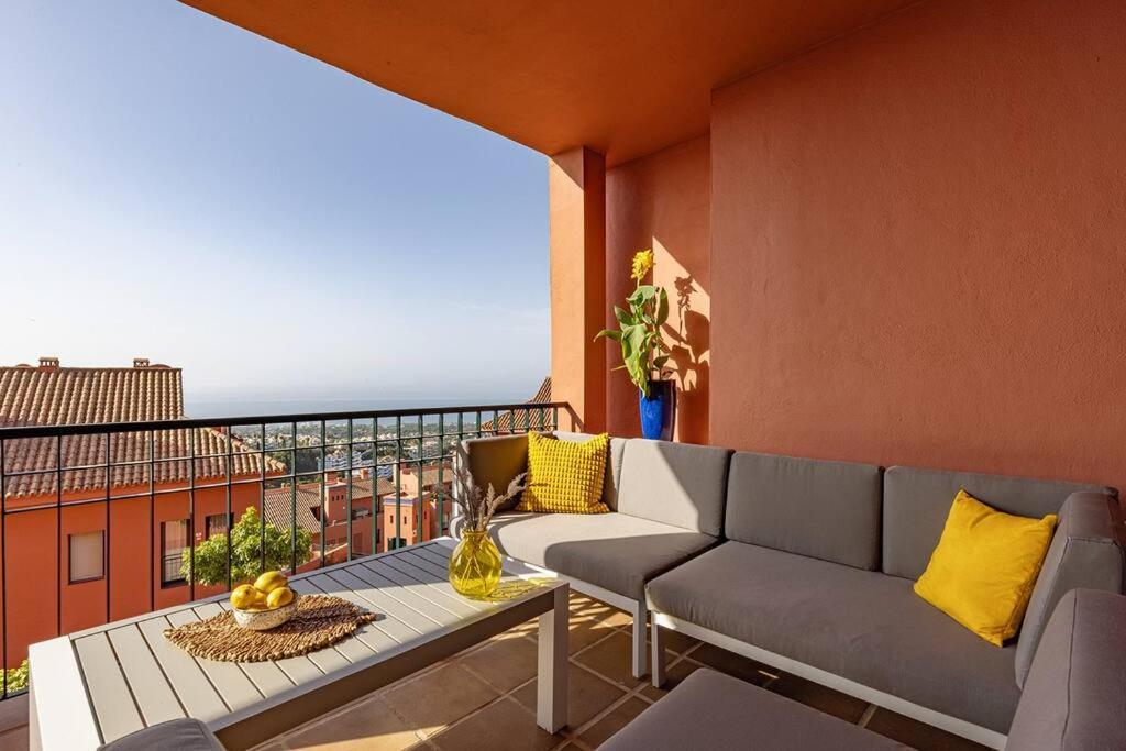 017 Superb Sea View 2 Bed Calahonda *