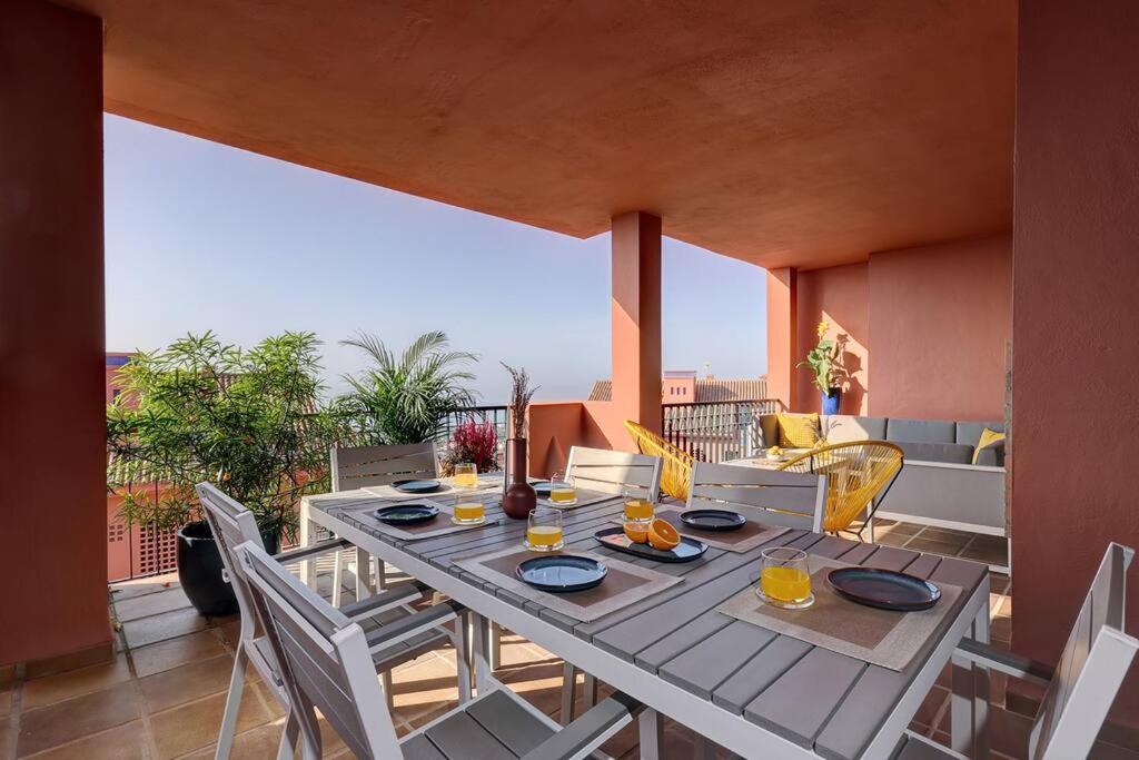 017 Superb Sea View 2 Bed Calahonda *