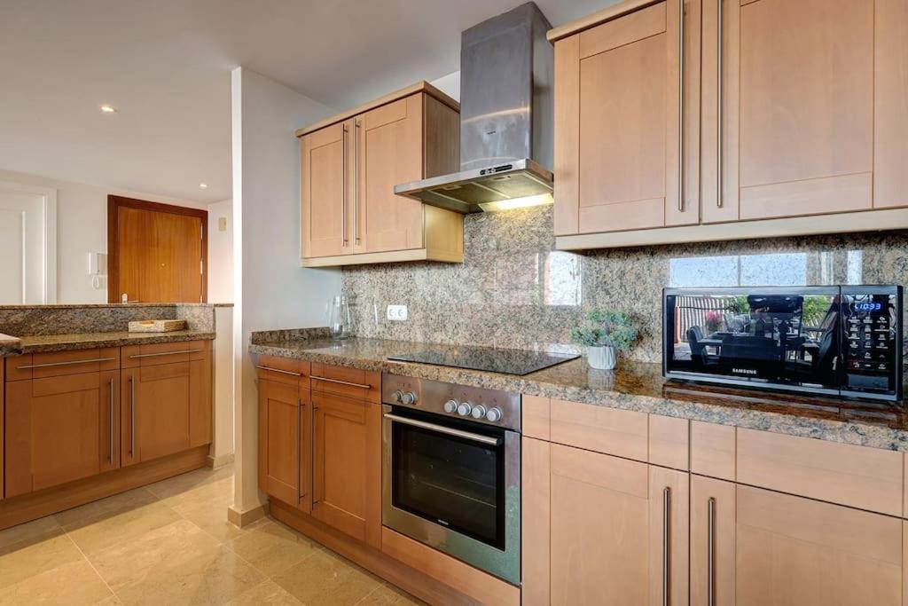 Apartamento 017 Superb Sea View 2 Bed Calahonda *