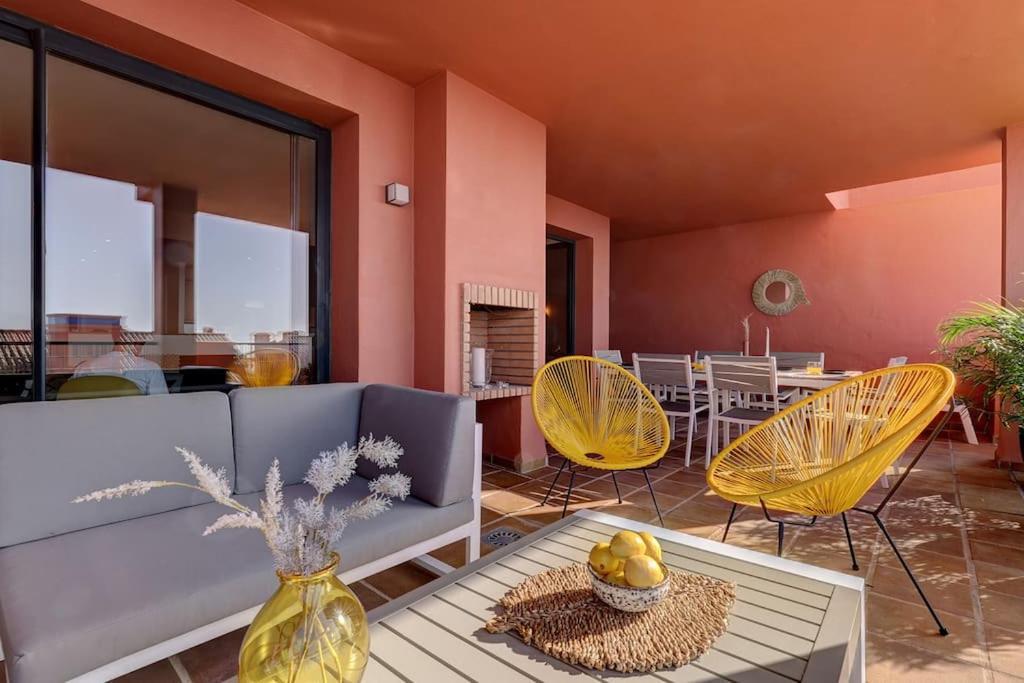 017 Superb Sea View 2 Bed Calahonda Apartment Sitio de Calahonda