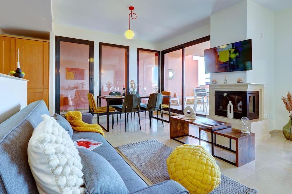 017 Superb Sea View 2 Bed Calahonda *