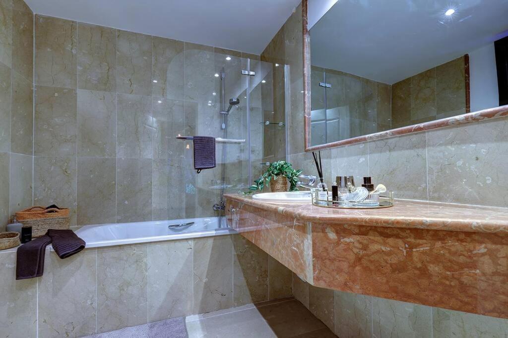 017 Superb Sea View 2 Bed Calahonda