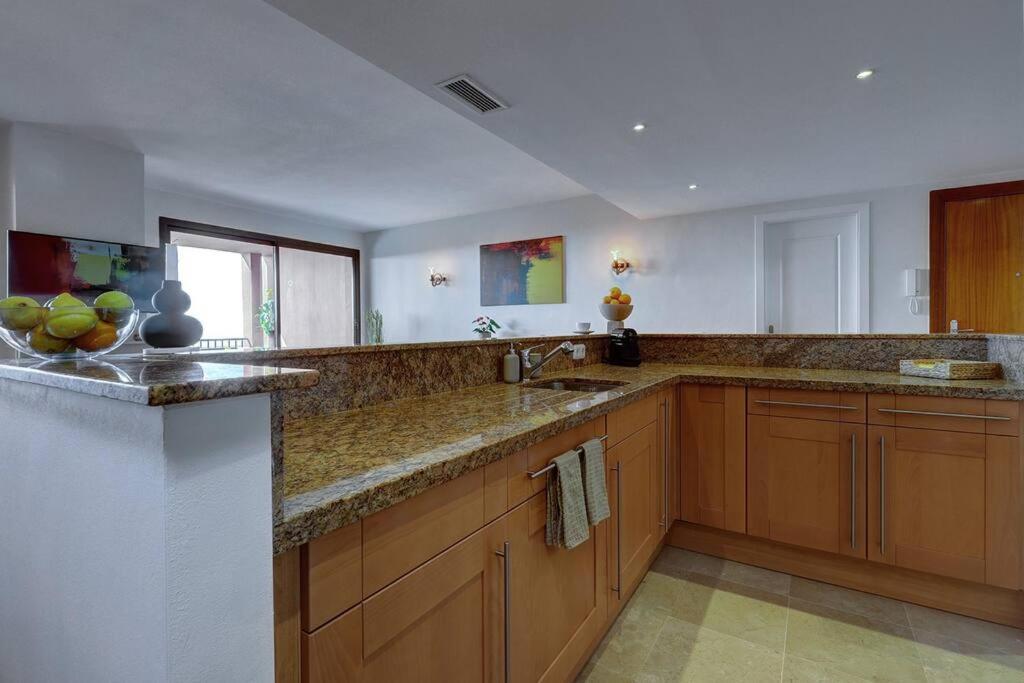 017 Superb Sea View 2 Bed Calahonda Apartment *