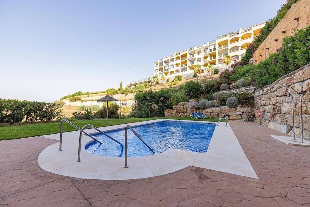 017 Superb Sea View 2 Bed Calahonda Apartamento