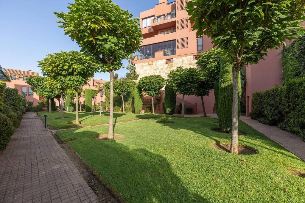 017 Superb Sea View 2 Bed Calahonda * Sitio de Calahonda